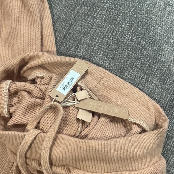 Skims Waffle Jogger - Picture 3 of 3